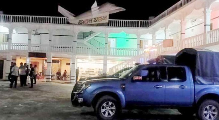 দিনাজপুরে রিসোর্টে অনৈতিক কার্যকলাপ, ৭ তরুণ-তরুণী আটক
